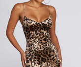 Robe mi-longue sensuelle et à pois